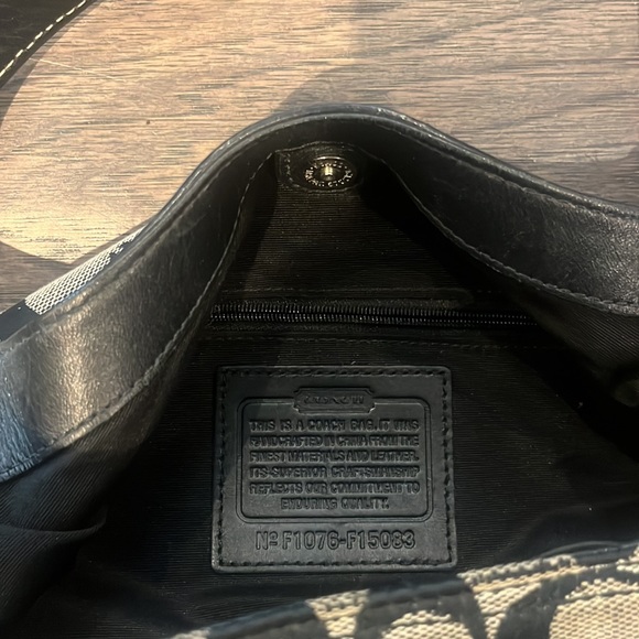 Coach Purse. Fabric with Signature pattern. - Picture 3 of 4